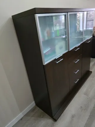 Vitrina de salón madera y cristal