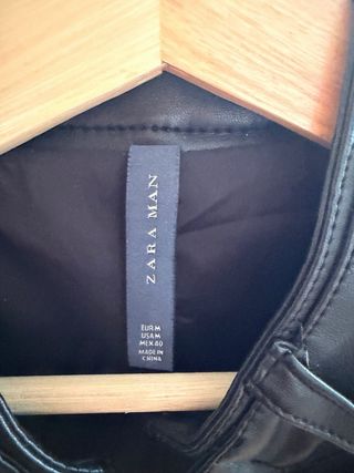 Cazadora de cuero Zara negra