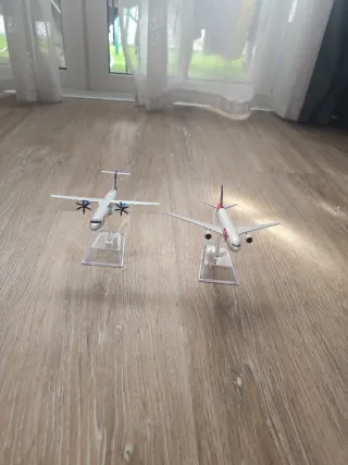 Lote 2 Maquetas Aviones Escala 1:400