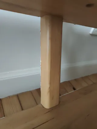 Estantería madera 2 baldas con barra y 5 ganchos