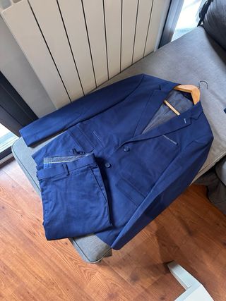 Traje azul marino