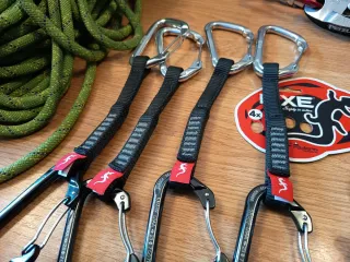 Equipo de escalada como nuevo y a estrenar