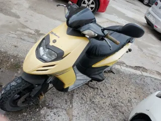 Piaggio Typhoon 50 Scooter Amarillo