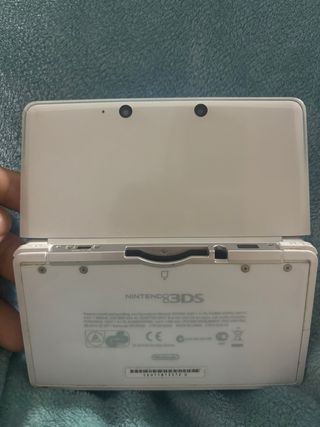 Nintendo 3DS Blanca muy bien conservada