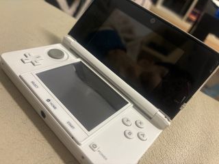 Nintendo 3DS Blanca muy bien conservada