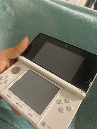 Nintendo 3DS Blanca muy bien conservada