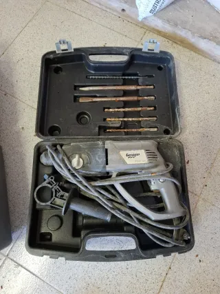 Martillo percutor Genium 750W con accesorios