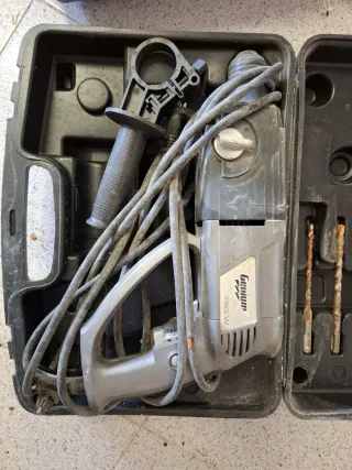 Martillo percutor Genium 750W con accesorios