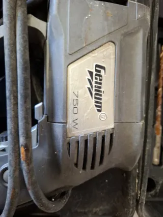 Martillo percutor Genium 750W con accesorios