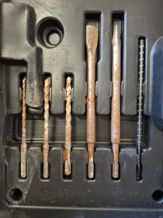 Martillo percutor Genium 750W con accesorios