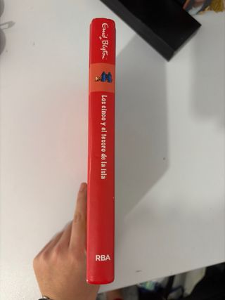 Libro “Los cinco y el tesoro de la isla”