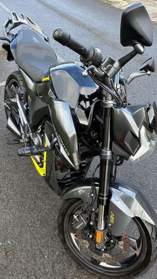 Zontes Z2 125cc 2024 Negra y Amarilla