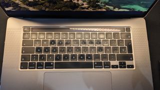 MacBook Pro 16 2019 i7 16GB 512GB Impecable