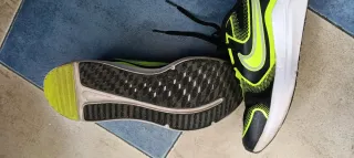 Zapatillas Nike Cosmic Negras y Verdes