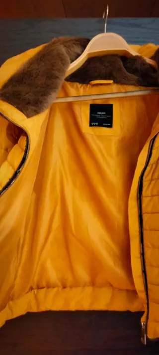 Cazadora Zara Amarilla Talla M