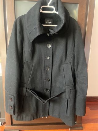 Abrigo negro Stradivarius