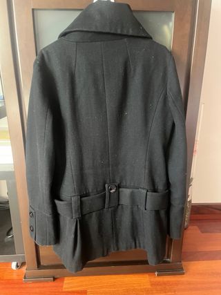 Abrigo negro Stradivarius