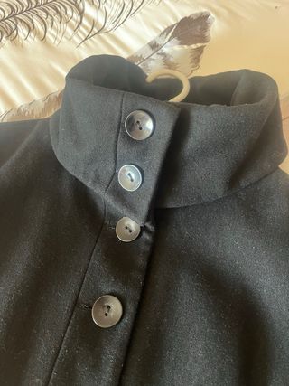 Abrigo negro Stradivarius