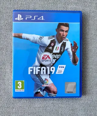 FIFA PS4 (17, 18, 19, 20) Son 15€ cada uno