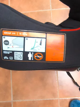 Silla elevadora coche negra con ISOFIX