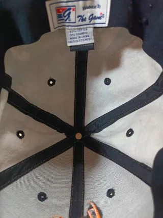 Cappellino mimetico con logo arancione