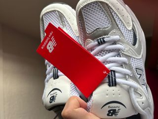 New Balance 530 Gris y Blanco