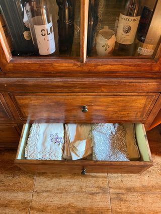 Aparador madera maciza puertas cristal
