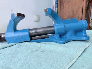 Tornillo de banco azul