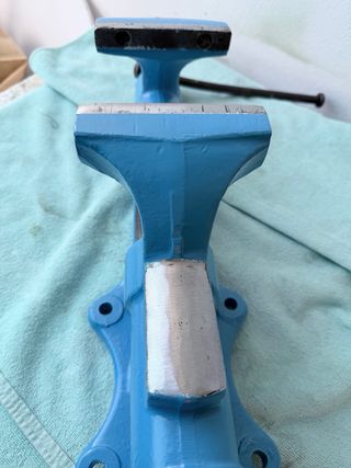 Tornillo de banco azul