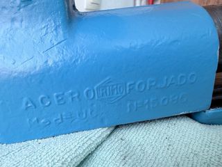 Tornillo de banco azul