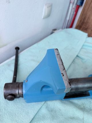 Tornillo de banco azul