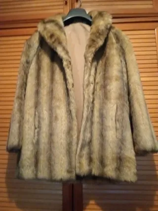 Chaquetón sintético beige y marrón