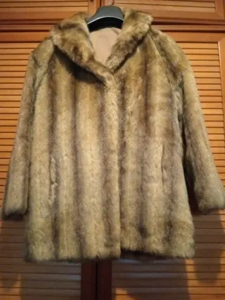 Chaquetón sintético beige y marrón