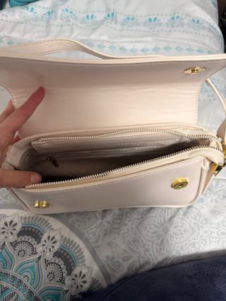 Bolso de hombro color crema