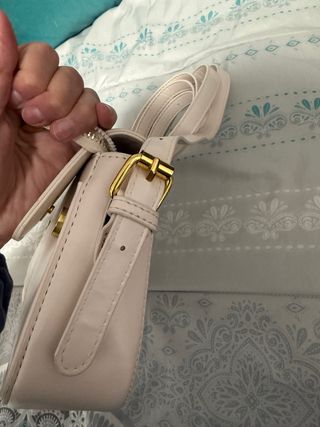 Bolso de hombro color crema