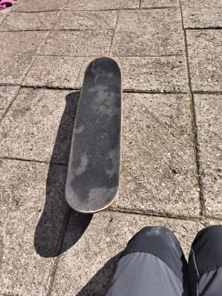 Skate Oxelo con diseño dorado