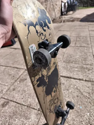 Skate Oxelo con diseño dorado