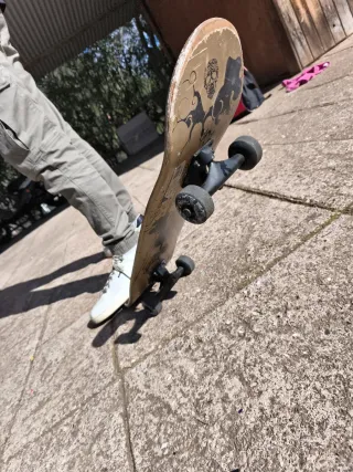 Skate Oxelo con diseño dorado