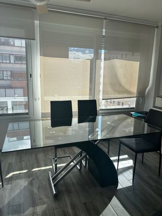 Mesa de comedor moderna cristal y metal