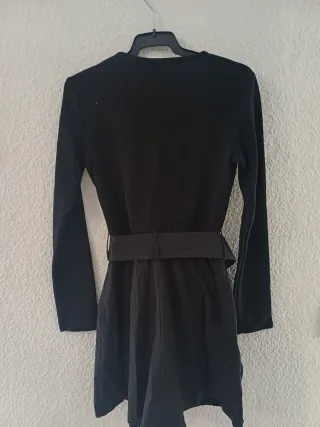 Vestido negro con cinturón Zara
