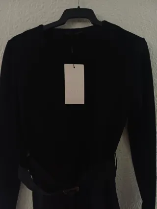 Vestido negro con cinturón Zara