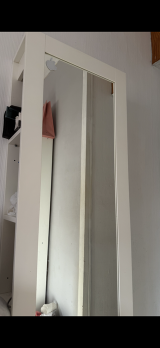 Espejo con estantería