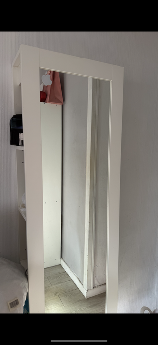 Espejo con estantería