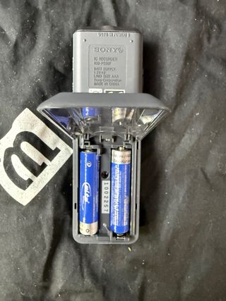 Grabadora digital Sony ICD-P530F — Funcionando
