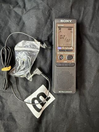 Grabadora digital Sony ICD-P530F — Funcionando