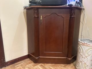 Mueble de esquina de madera