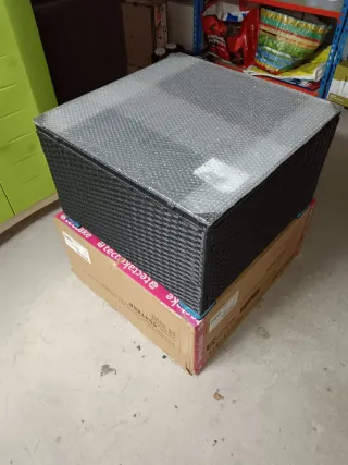 Tavolo da giardino/terrazzo in rattan e vetro