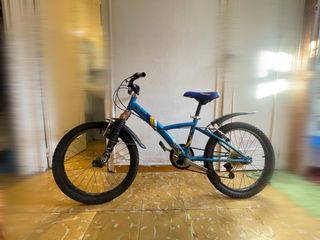 Bicicleta azul infantil