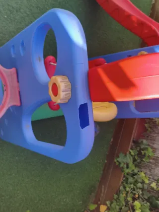 Columpio infantil con tobogán y balancín