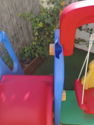 Columpio infantil con tobogán y balancín